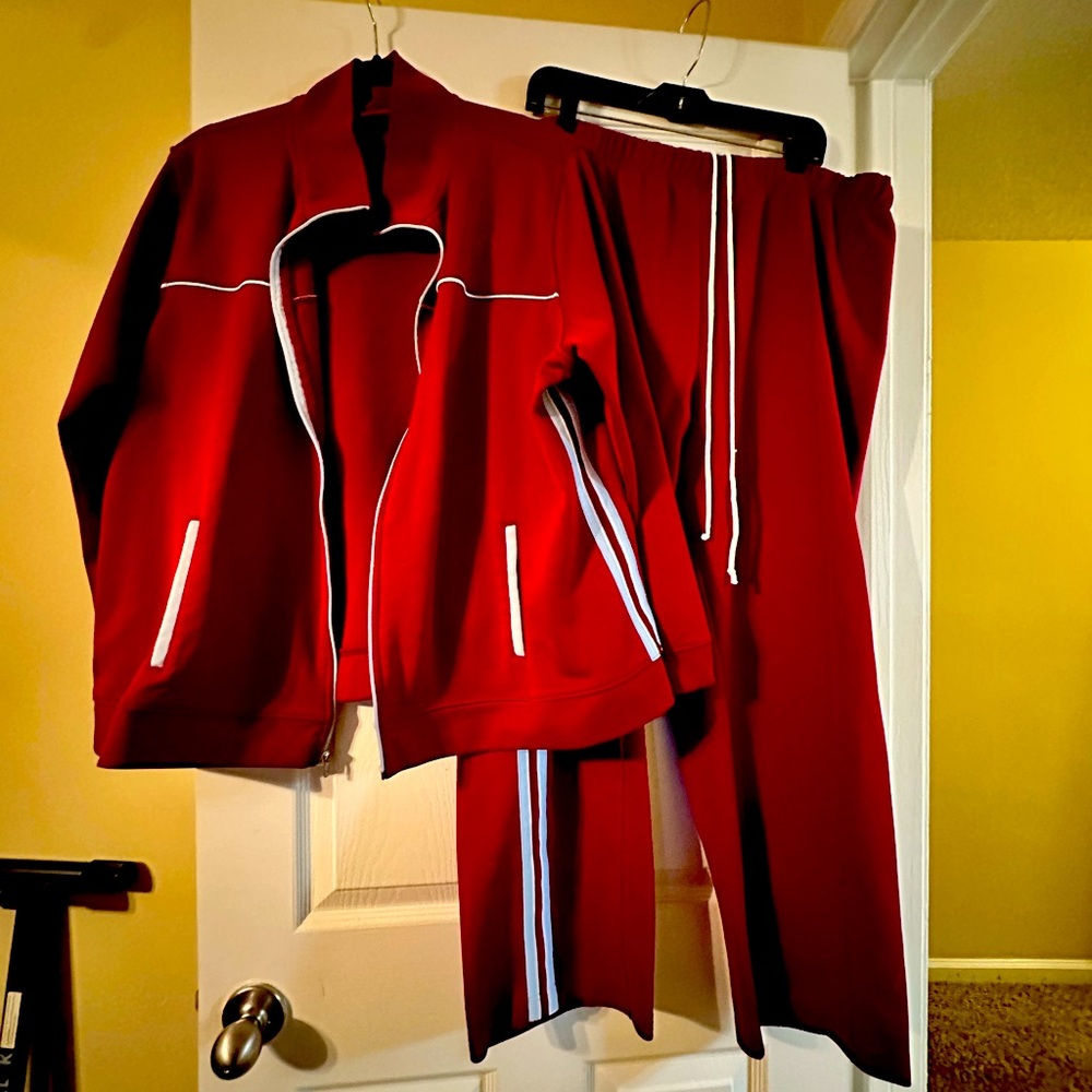 2 piece Women’s jogger set Wine Red color